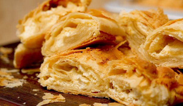 Баница с домашни точени кори